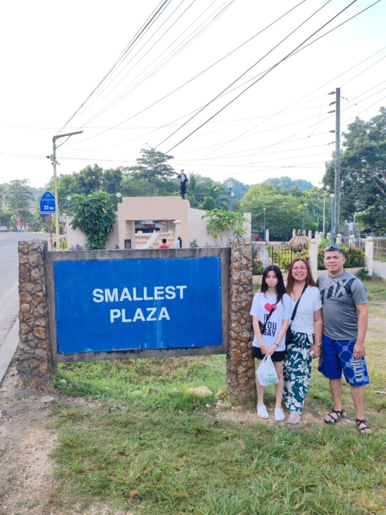 smalles plaza signage